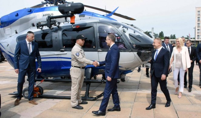 STIGAO NOVI HELIKOPTER ZA MUP, OČEKUJU SE I TRI "SUPER PUME"! Stefanović na primopredaji: ISPUNILI SMO OBEĆANJA! (FOTO)