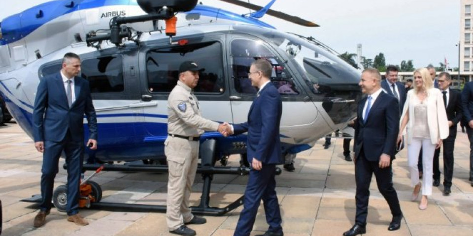 STIGAO NOVI HELIKOPTER ZA MUP, OČEKUJU SE I TRI "SUPER PUME"! Stefanović na primopredaji: ISPUNILI SMO OBEĆANJA! (FOTO)