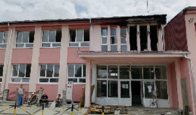 DVA PIJANA MLADIĆA ZAPALILA tek rekonstruisanu školu u Bačini kod Varvarina! Izgorelo i više od 4.000 knjiga!