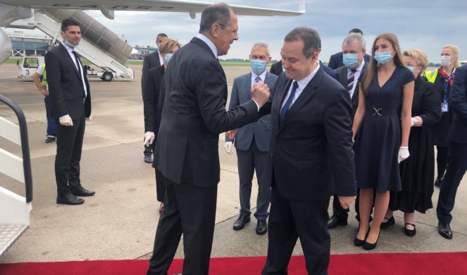FOTO/(VIDEO) LAVROV DOPUTOVAO U BEOGRAD, na aerodromu ga dočekao ministar Dačić