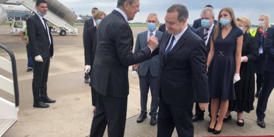 FOTO/(VIDEO) LAVROV DOPUTOVAO U BEOGRAD, na aerodromu ga dočekao ministar Dačić