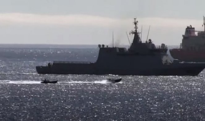 DRAMA KOD GIBRALTARA! Španski ratni brod upao u britanske vode, borbeni gliseri ga odmah okružili! (VIDEO)