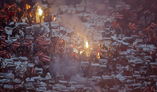 (FOTO) BOGDANOV PALI ALBANSKU ZASTAVU! Ovako su "delije" UZVRATILE UDARAC ŠIPTARIMA!