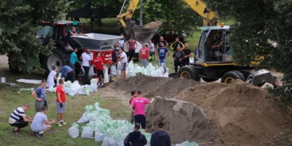 VANREDNA ODBRANA OD POPLAVA NA TAMIŠU, ZASEDAO KRIZNI ŠTAB! Reka raste 7 centimetara na svakih sat vremena, MEŠTANI U STRAHU