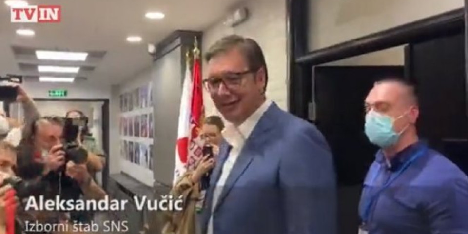 (VIDEO) PREDSEDNIK VUČIĆ STIGAO U IZBORNI ŠTAB SRPSKE NAPREDNE STRANKE!