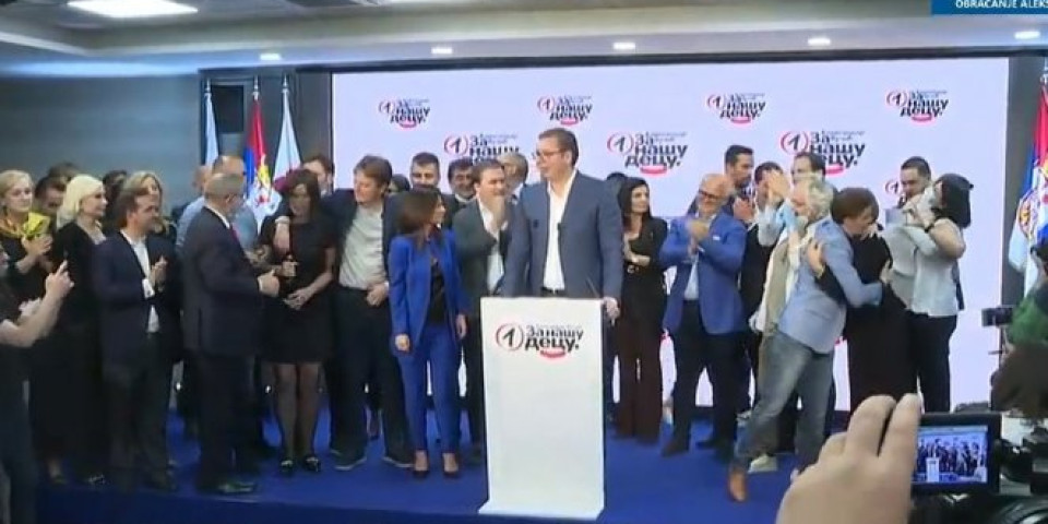 (FOTO/VIDEO) DOBILI SMO VIŠE OD DVA MILIONA GLASOVA, OVAKO NEŠTO NIKADA NISAM DOŽIVEO! Vučić proglasio pobedu Srpske napredne stranke!