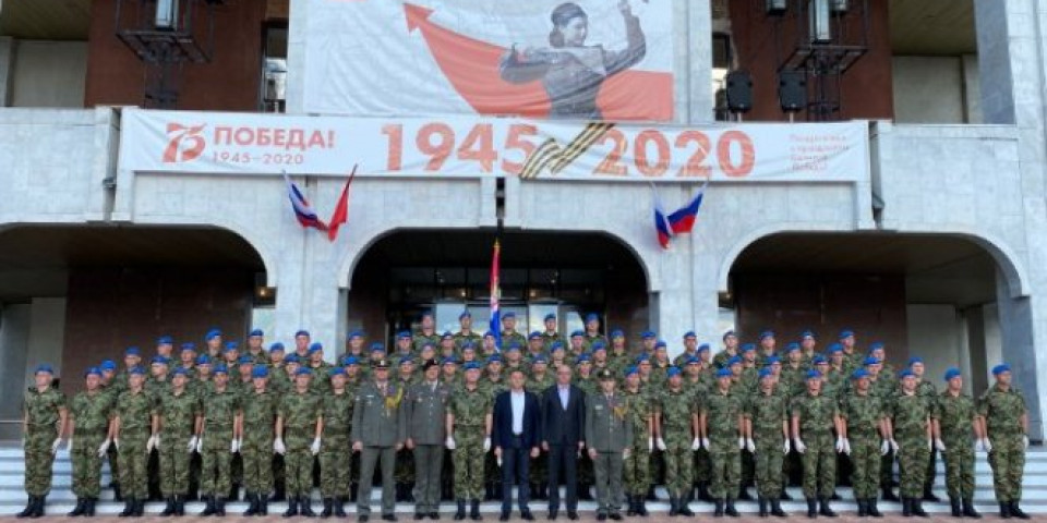 TAMO GDE SU SRBI, TAMO JE SLOBODA I POBEDA! Vulin u Moskvi obišao pripadnike Garde vojske Srbije, učesnike Parade!
