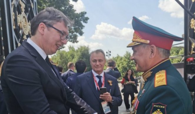 (FOTO) POZDRAV VUČIĆA I ŠOJGUA ODUŠEVIO SVET! Ministar odbrane Ruske Federacije srdačno dočekao predsednika Srbije!