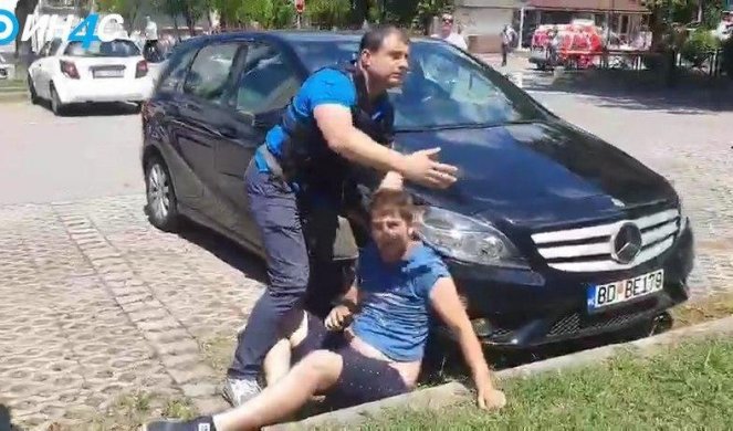 HAOS ISPRED OPŠTINE BUDVA! Policija maltretira i hapsi građane, poletele i kamenice! (VIDEO)