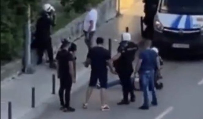 (VIDEO) BRUKA I SRAMOTA CRNOGORSKE POLICIJE! Nekadašnji bokser Zvezde PRETUČEN I UHAPŠEN tokom protesta!