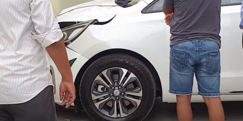 PA KAKO?! Kupio novi auto i slupao ga - POSLE NEKOLIKO SEKUNDI! (VIDEO)