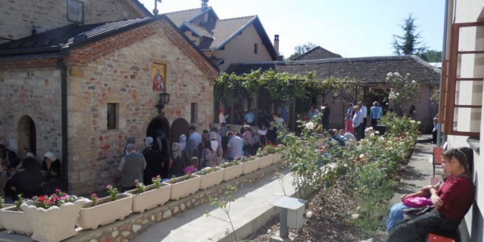 U MANASTIRU RUKUMIJA koronom zaraženo pet pevača crkvenog hora