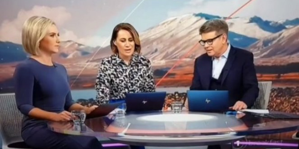 (VIDEO) ĐOKOVIĆ JE OBIČAN KU*AC! BRUKA I SRAMOTA NA NACIONALNOJ TELEVIZIJI! Voditelj bez ikakvog razloga IZVREĐAO SRBINA!