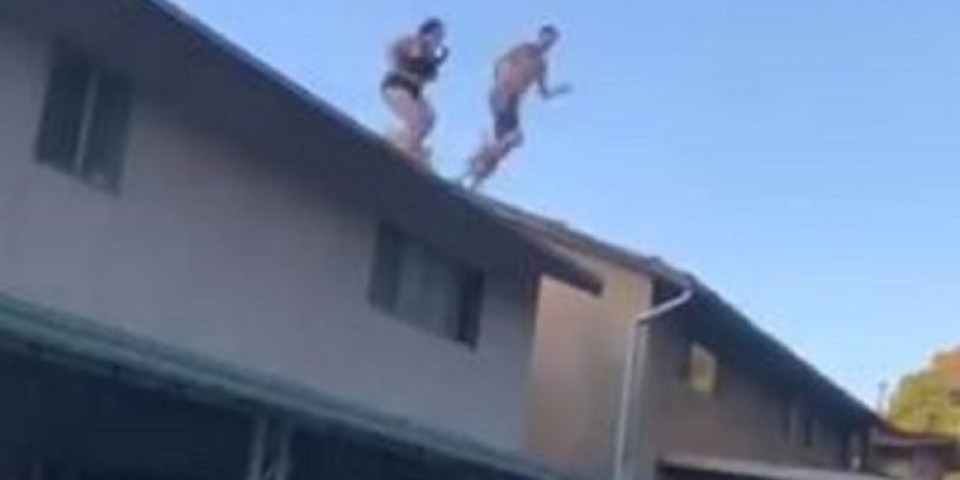 BOLNO ČAK I ZA GLEDANJE! Devojka je skočila sa krova kuće u bazen, ALI U TOME NIJE USPELA! (VIDEO)