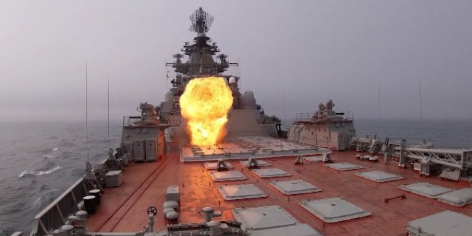 VELIKI BROJ RATNIH BRODOVA ZABRINUO UKRAJINCE! Crnomorska flota primećena iz Odese? Rusi okrenuli brodove ka obali, uočena i granata? (Foto/Video)