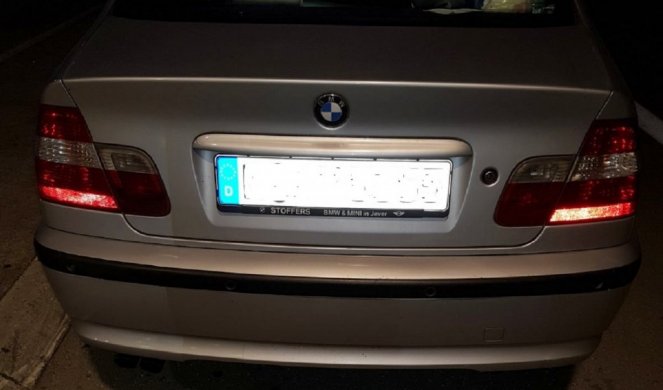 (VIDEO) ŠOK SNIMAK SA PRELAZA GRADINA! Carinici zaustavili BMW, a onda ugledali prizor koji ih je ZAPANJIO