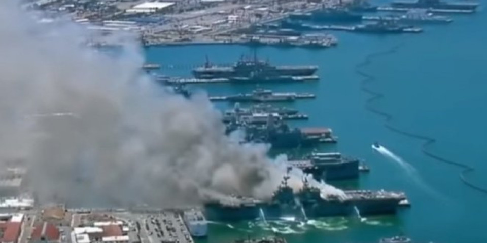 NAKON ČETIRI DANA PAKLA OPASNOST JOŠ TRAJE! Ugašen požar na američkom ratnom brodu, temperatura bila i do 1.200 stepeni! (VIDEO)