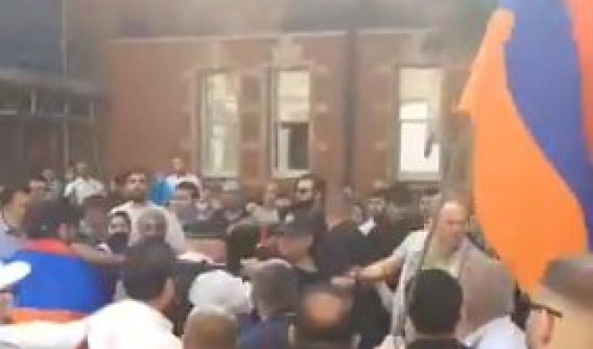 (VIDEO) RAT NA LONDONSKIM ULICAMA! Jermenci i Azerbjedžanci se OBRAČUNALI NA NEUTRALNOM TERENU!