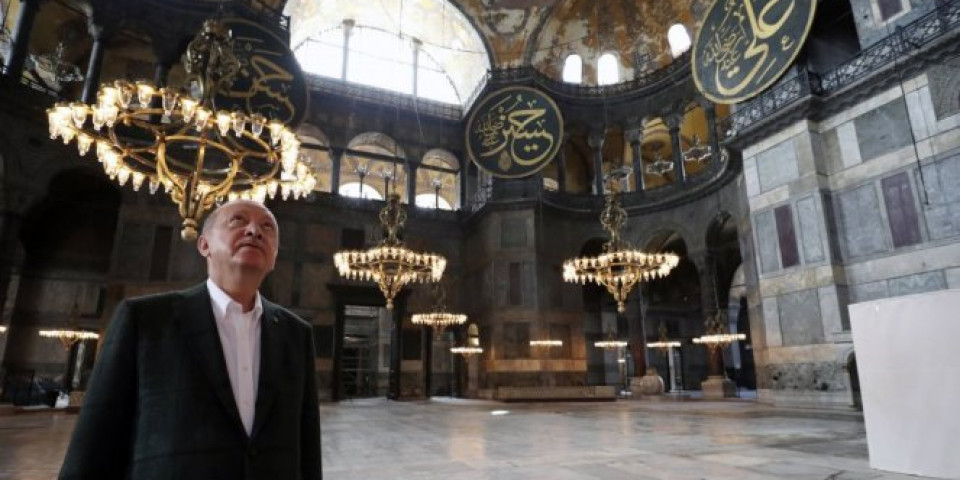UŽIVA U POBEDI! Erdogan posetio Aja Sofiju prvi put od pretvaranja u džamiju (FOTO)