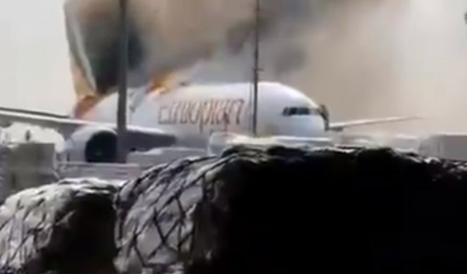 DRAMA U KINI! Teretni avion na šangajskom aerodromu se pretvorio u BUKTINJU! (VIDEO)