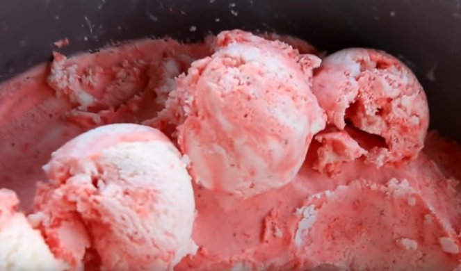 (VIDEO) DOMAĆI KAPRI! Sladoled sa jogurtom i voćem