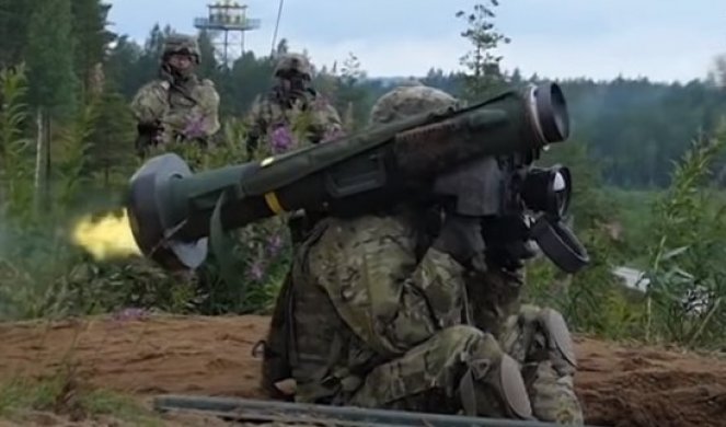 AMERIKA NAORUŽAVA BALTIK! Estoniji isporučili moćne protivtenkovske sisteme Džavelin! (VIDEO)