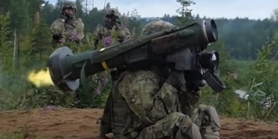 AMERIKA NAORUŽAVA BALTIK! Estoniji isporučili moćne protivtenkovske sisteme Džavelin! (VIDEO)