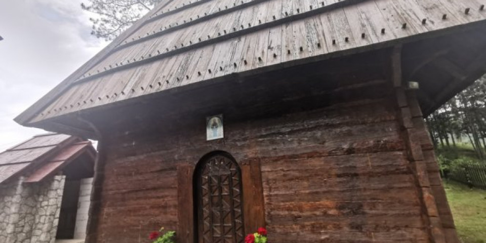 U ovoj crkvi na Zlatiboru, građenoj pre dva veka, MOŽE SE VIDETI JEDINSTVEN PRIZOR IZ SRPSKE ISTORIJE
