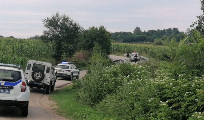 (FOTO) MLADIĆ (27) MOTOROM UDARIO U VOZILO IZ SUPROTNOG PRAVCA I POGINUO NA MESTU! Jeziva saobraćajna nesreća kod Prokuplja!