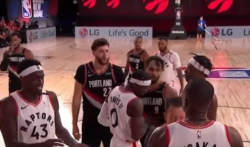 (VIDEO) OPASNE VARNICE U NBA! Nurkić namerno udario Ibaku, na ivici HAOSA!