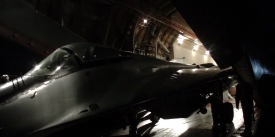 AVION U AVIONU! Spektakularan snimak ruskog lovca MiG-29 u transporteru Antonov! (VIDEO)