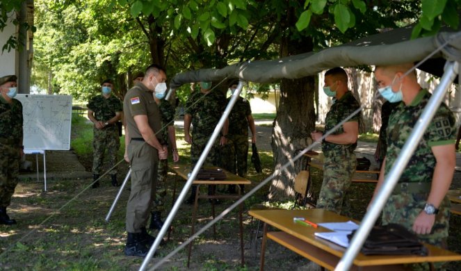 PODOFICIRI SU KIČMA VOJSKE I VOJSKA SRBIJE ŽELI DA ULAŽE U NJIH! Vulin obišao polaznike Liderskog kursa i Osnovnog kursa za podoficire