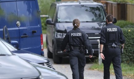 SPREČENA ORUŽANA POBUNA Velika akcija nemačke policije, izvršeni pretresi desničarskih prostorija ZAPLENJENA VELIKA KOLIČINA ORUŽJA