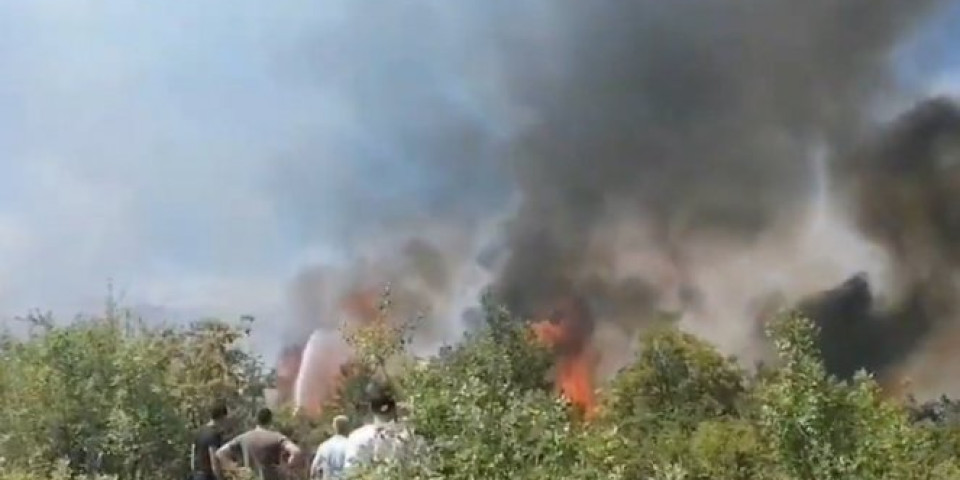 Požar u selu Zupci kod Trebinja! VATROGASCI SE PRIPREMAJU ZA AKCIJU!