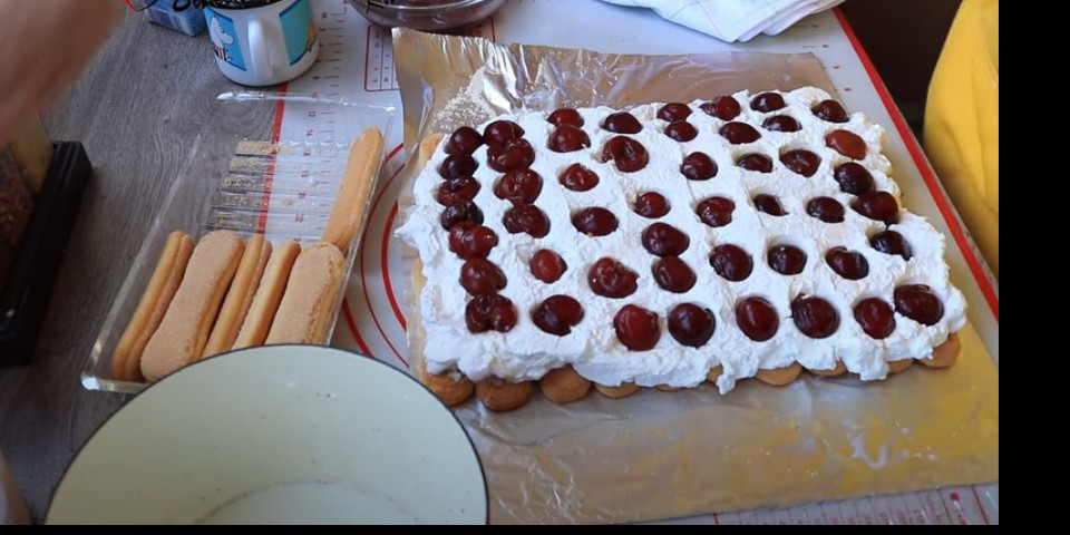 (VIDEO) TORTA SA TREŠNJAMA! Lagana letnja poslastica!
