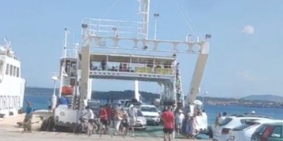 (VIDEO) SKANDAL NA HRVATSKOM PRIMORJU! Bahati Hrvati turiste dočekuju i "časte" psovkama! BEZOBRAZLUKU NEMA KRAJA!