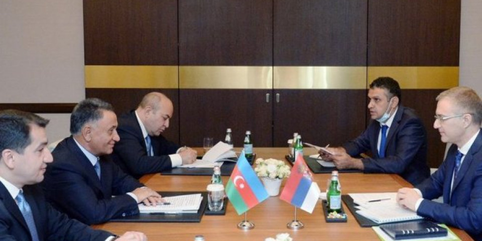 ČVRSTI I PRIJATELJSKI ODNOSI PREDSEDNIKA DVE DRŽAVE, VELIKI POTENCIJAL ZA BUDUĆI RAZVOJ SARADNJE Ministar Stefanović u Bakuu razgovarao sa zvaničnicima Azerbejdžana