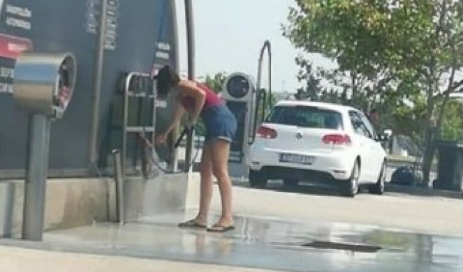 (FOTO) ŠOK PRIZOR U AUTOPERIONICI Devojka došla na pranje, ali ne kola - VOZAČI ZANEMELI KAD SU VIDELI ŠTA JE IZVADILA