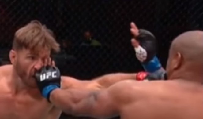 (VIDEO/FOTO) HRVAT ISPREBIJAO AMERA! Gurao mu PRST U OKO, ali Miočić je DOBIO RAT posle 5 rundi i odbranio titulu UFC šampiona!