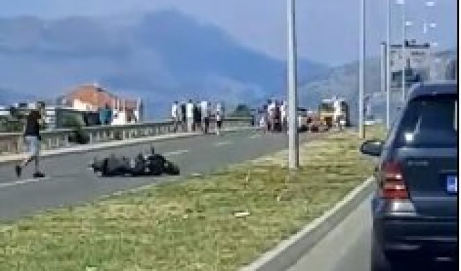 (VIDEO) MLADIĆ (24) STRADAO U TEŠKOJ SAOBRAĆAJNOJ NESREĆI! Sudar dva motora u Podgorici!