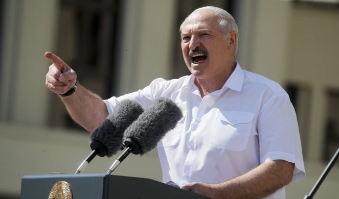 REAGOVAĆU DA ZAŠTITIM ZEMLJU! Lukašenko upozorio civilne i verske organizacije da će štititi državu!
