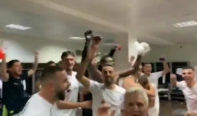 (VIDEO) ZBOG ALBANACA SE TRESLA SVLAČIONICA! Ovako su najavili meč sa Zvezdom! Tirana, Tirana!
