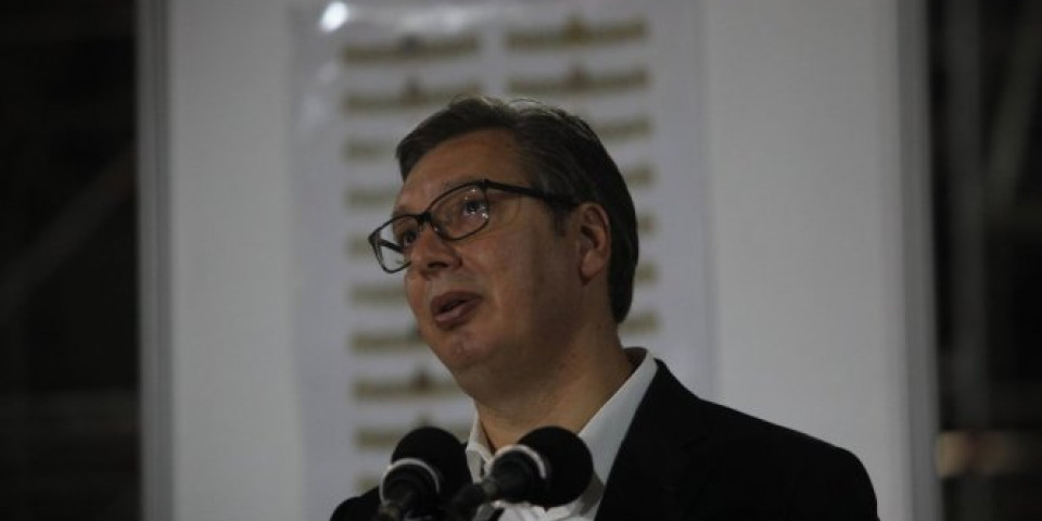 JUNAJTED MEDIJA PREPOZNALA SEBE KAO LOPOVA! OPŠTI NAPAD TAJKUNA NA PREDSEDNIKA SRBIJE! Vučić im kriv jer je zaštitio narodnu kompaniju i narodnu imovinu!