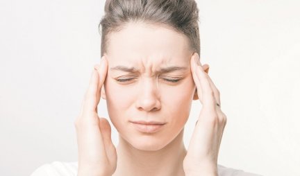 SPECIJALISTA ZA MIGRENE OTKRIVA! Ova 3 znaka pokazuju da je vaša glavobolja zapravo nešto mnogo OZBILJNIJE!