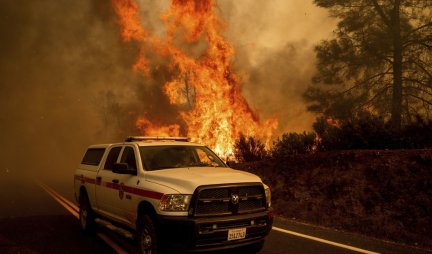 Požar DIKSI URNIŠE Kaliforniju! Vlasti uputile HITAN apel: Ako ste još u svojim domovima, morate da se evakuišete I to odmah!