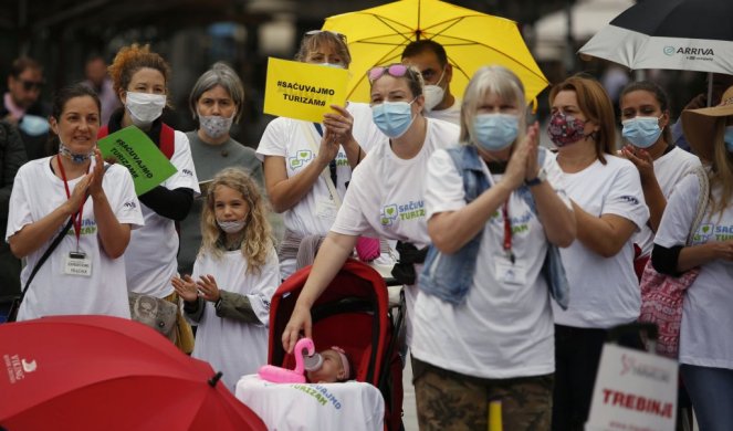 SRPSKI TURIZAM PROTIV VIŠE SILE! Manifestacija "Za spas turizma" održana u Beogradu, Nišu, Novom Sadu i Kragujevcu!