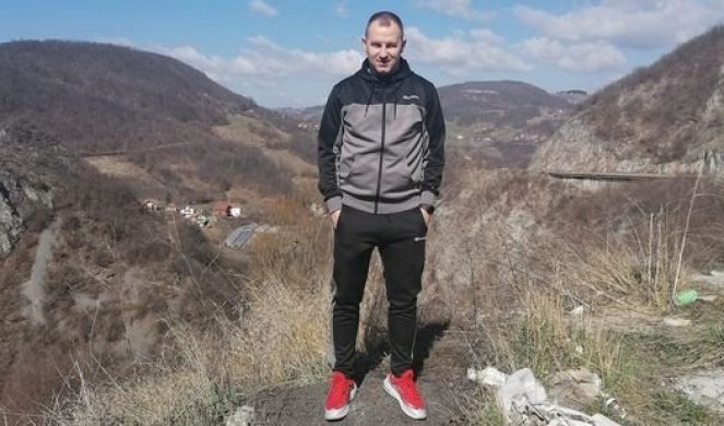 UDAR GROMA UBIO TRENERA, ALI TRAGEDIJA JE MOGLA DA BUDE MNOGO VEĆA: Stefan je na terenu bio okružen decom, EVO ŠTA IH JE SPASLO