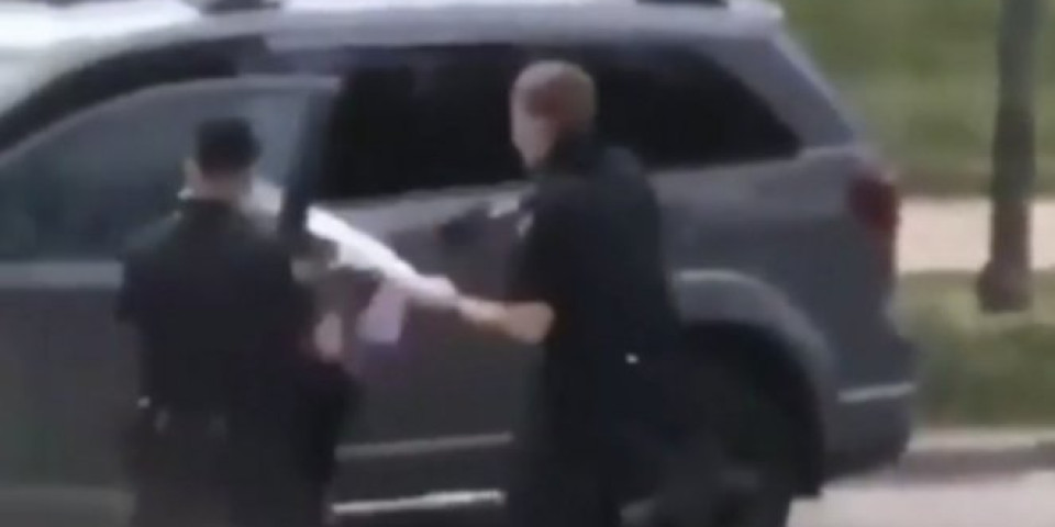 (UZNEMIRUJUĆI VIDEO) POJAVIO SE SNIMAK BRUTALNOG NAPADA! Američki policijaci izazvali gnev kod sportista! Bojkot se nastavlja!