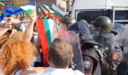 SUKOBI U BUGARSKOJ! Ljudi na ulicama, žandarmerija upotrebljava suzavac! (FOTO/VIDEO)