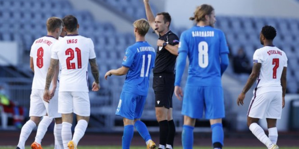 (VIDEO) LUDA UTAKMICA U REJKJAVIKU!  Srpski sudija svirao dva penala u 90. i 93. minutu, vadio crvene kartone, poništio gol...